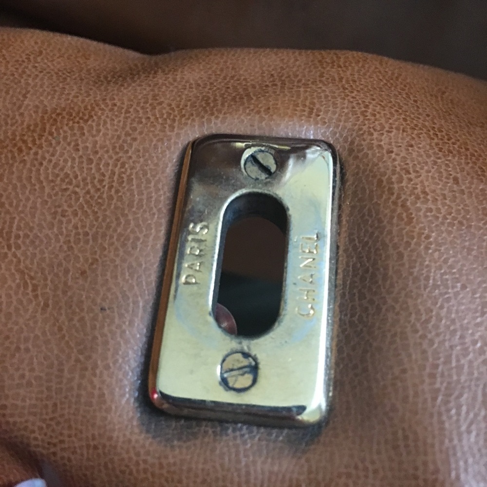 CHANEL.💯% authentic vintage leather bag-massive! - Picture 4 of 8